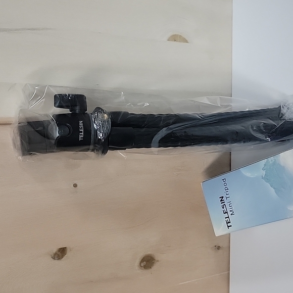 Phone Tripod Stand, Portable Cellphone Camera Tripod with Bluetooth Remote, New. - Picture 5 of 6